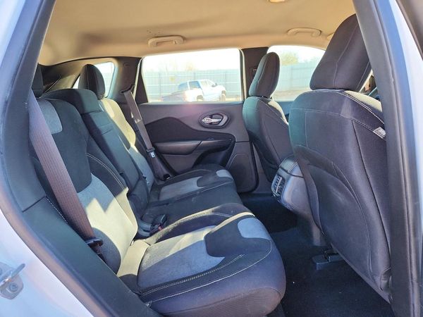 2015 JEEP CHEROKEE SPORT 4X4