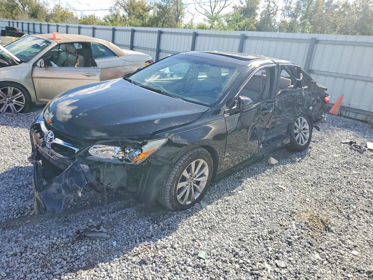 2015 TOYOTA CAMRY — Front 3/4