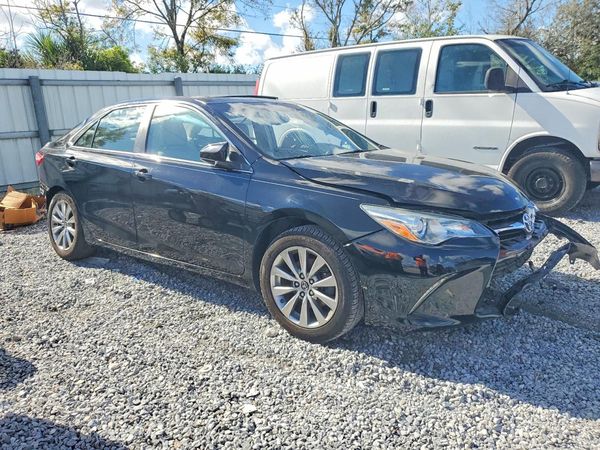 2015 TOYOTA CAMRY — Passenger 3/4
