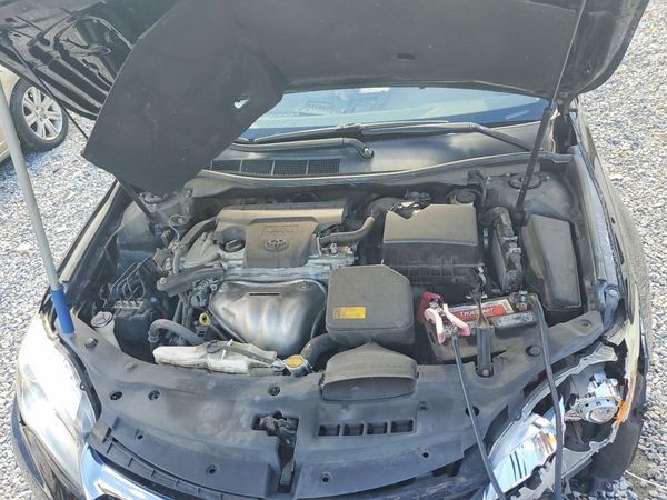 2015 TOYOTA CAMRY — Engine bay