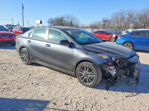 2024 KIA FORTE GT Line