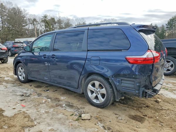 2019 TOYOTA SIENNA LE