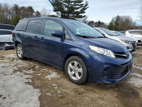 2019 TOYOTA SIENNA LE
