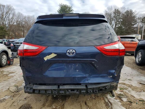 2019 TOYOTA SIENNA LE