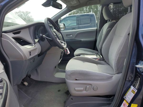 2019 TOYOTA SIENNA LE