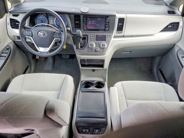 2019 TOYOTA SIENNA LE