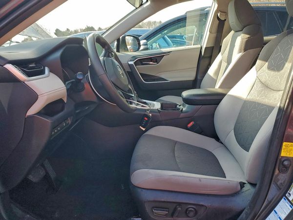 2021 TOYOTA RAV4 XLE
