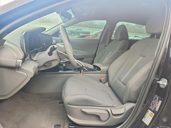 2023 HYUNDAI ELANTRA SE