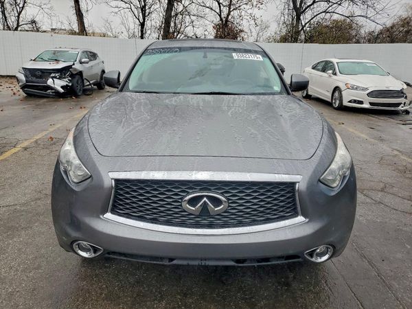 2017 INFINITI QX70