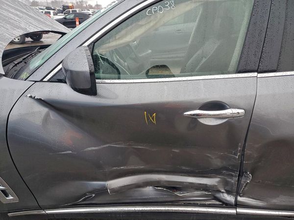 2017 INFINITI QX70