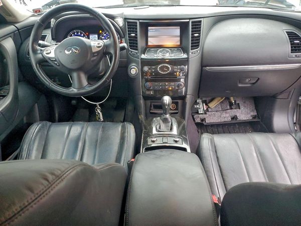 2017 INFINITI QX70