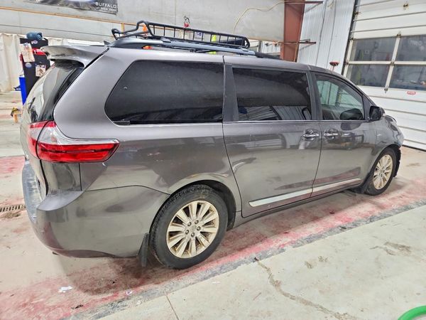2016 TOYOTA SIENNA