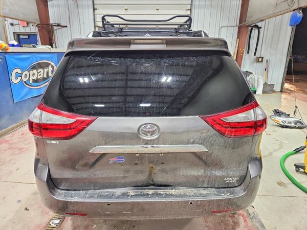 2016 TOYOTA SIENNA