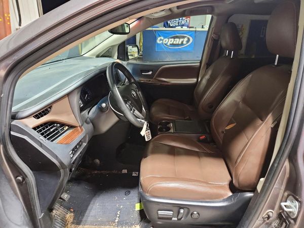 2016 TOYOTA SIENNA