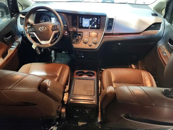 2016 TOYOTA SIENNA