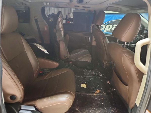 2016 TOYOTA SIENNA