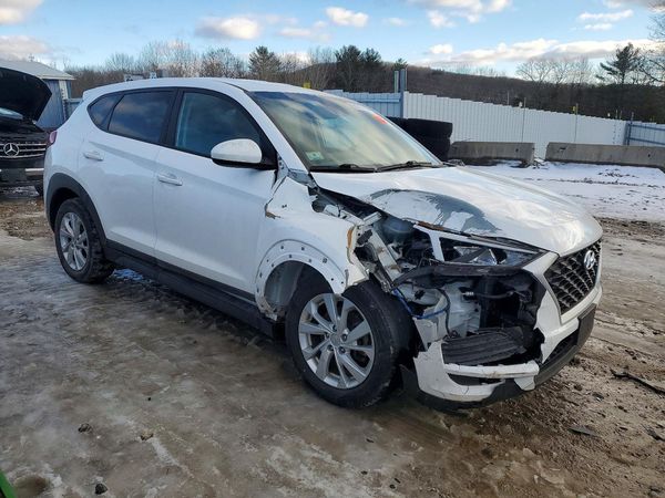 2020 HYUNDAI TUCSON SE