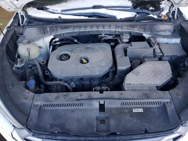 2017 HYUNDAI TUCSON — Engine bay