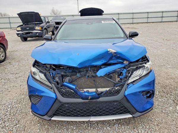 2018 TOYOTA CAMRY