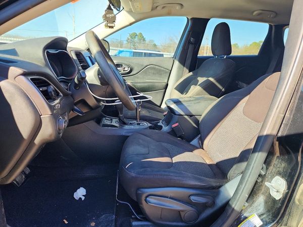 2019 JEEP CHEROKEE LATITUDE FWD
