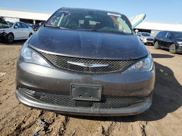 2021 CHRYSLER VOYAGER