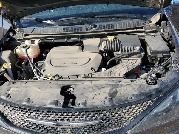 2021 CHRYSLER VOYAGER