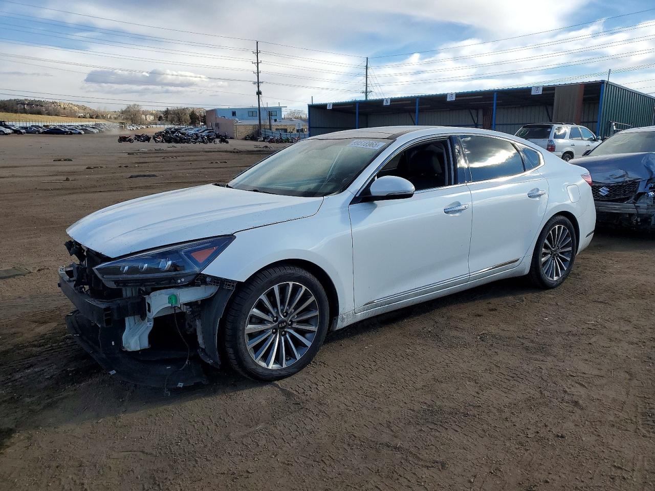 2017 KIA CADENZA