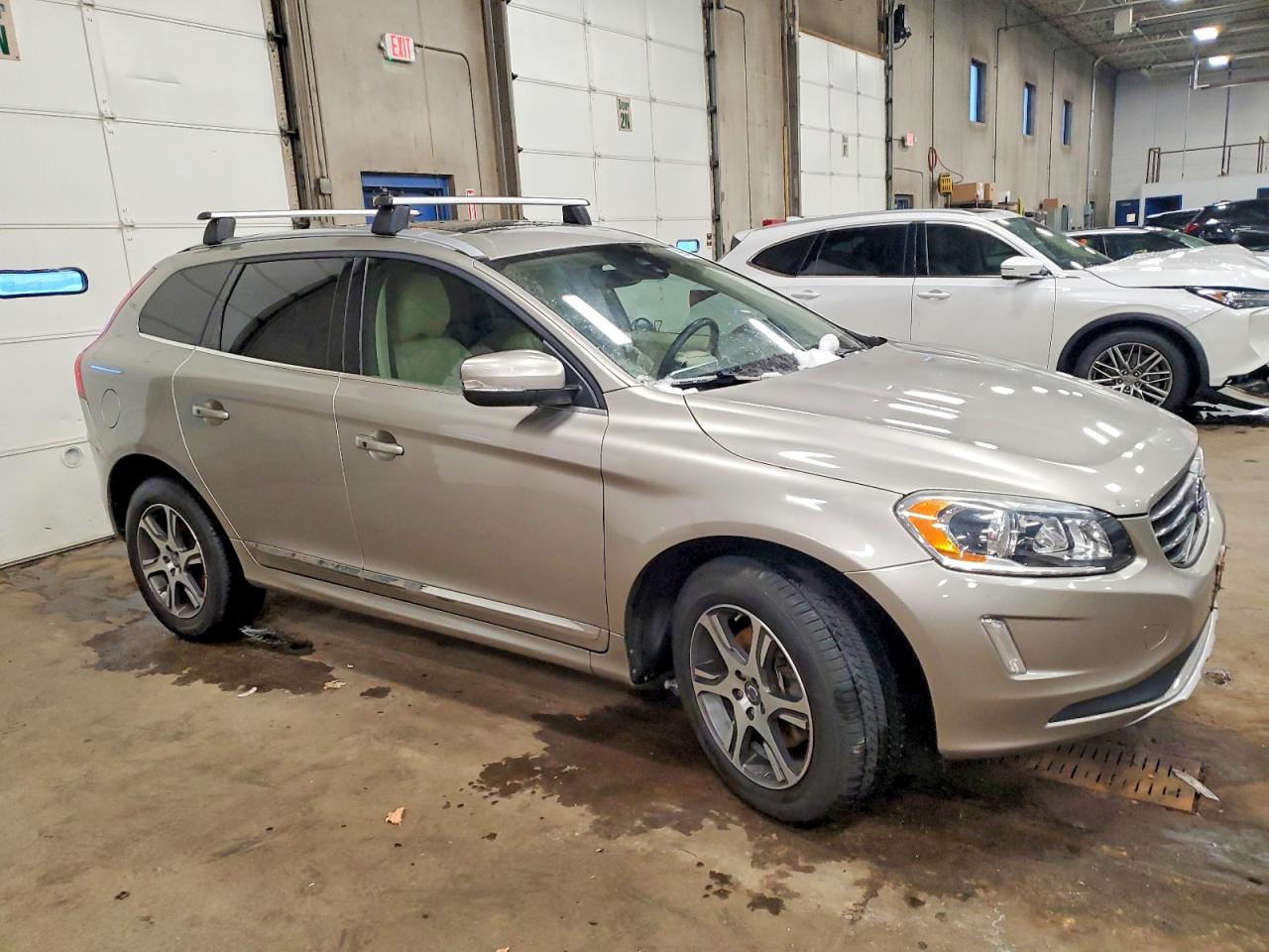 2015 VOLVO XC60 Premier (non R design)
