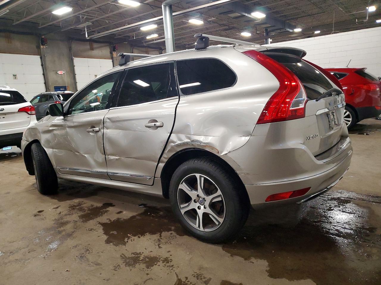 2015 VOLVO XC60 Premier (non R design)