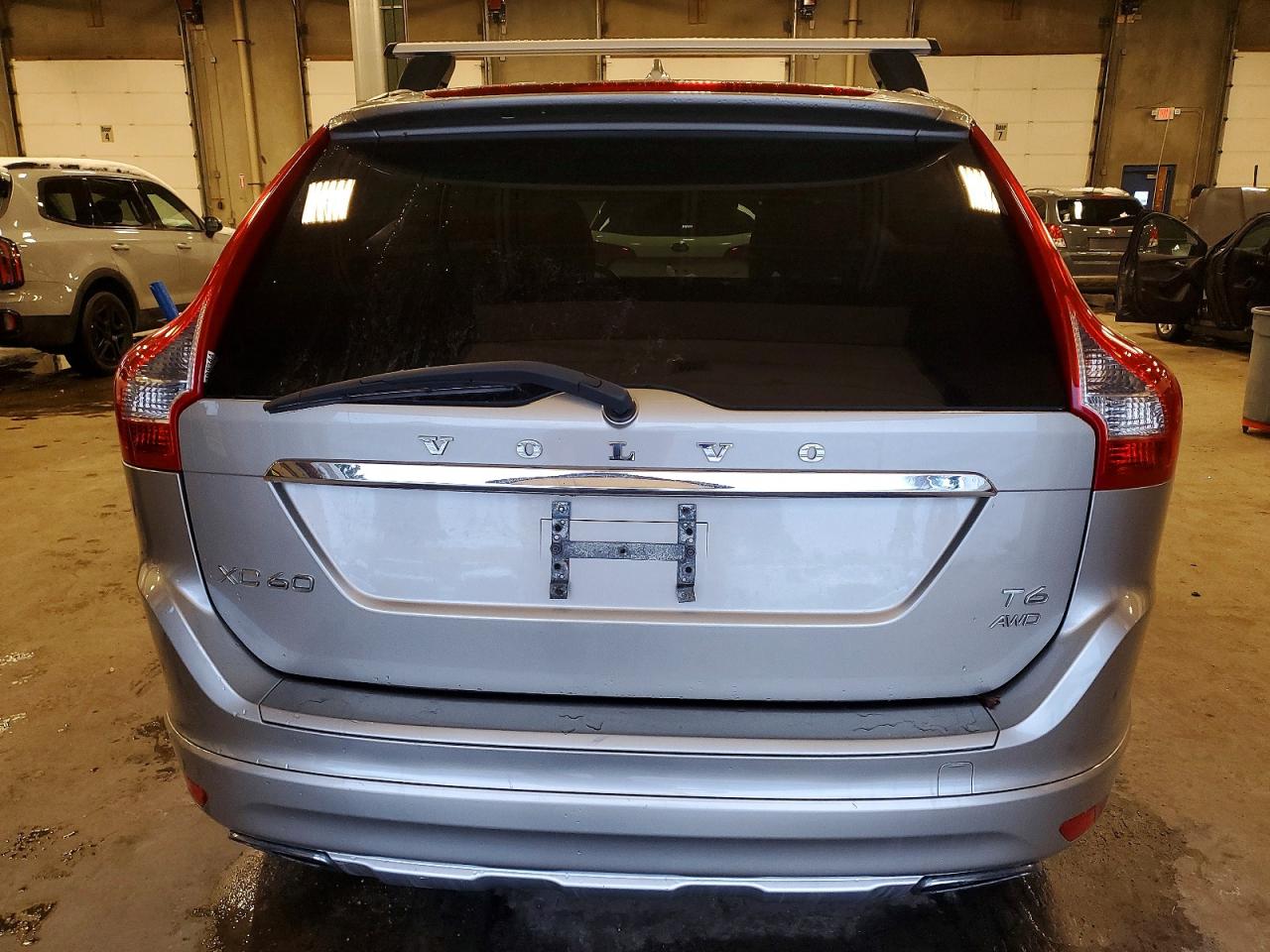 2015 VOLVO XC60 Premier (non R design)