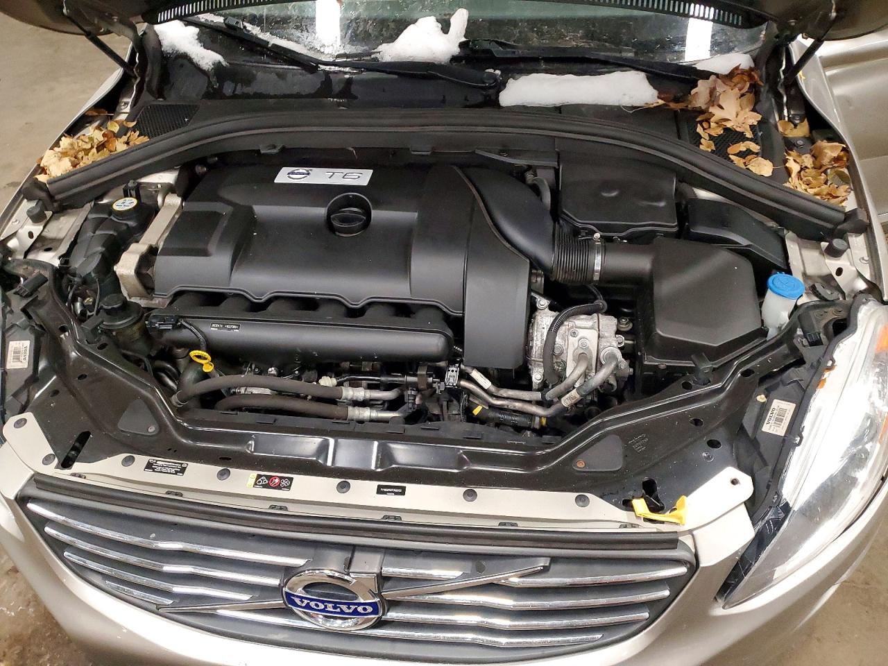 2015 VOLVO XC60 Premier (non R design)