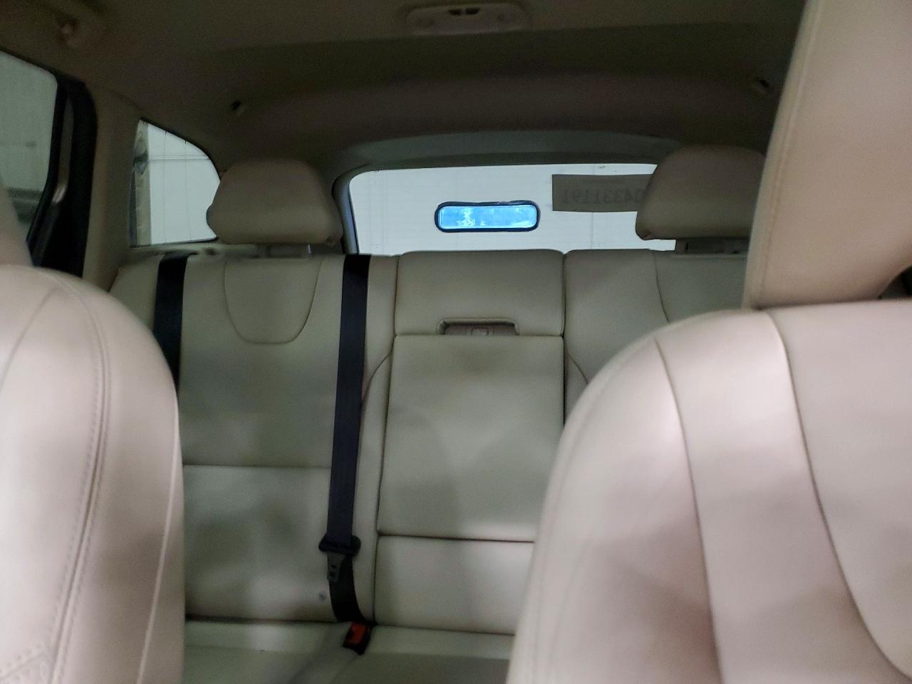 2015 VOLVO XC60 Premier (non R design)