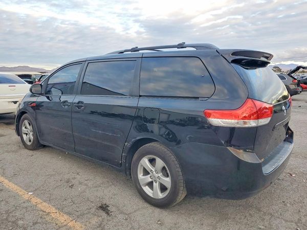 2013 TOYOTA SIENNA