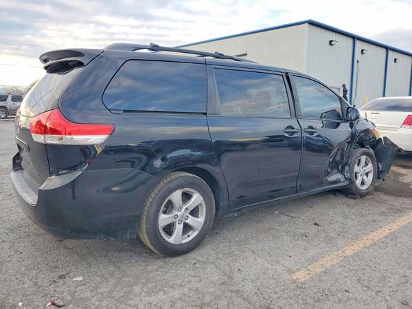 2013 TOYOTA SIENNA