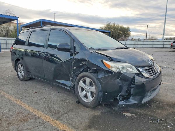 2013 TOYOTA SIENNA