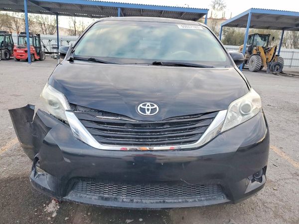 2013 TOYOTA SIENNA