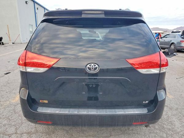 2013 TOYOTA SIENNA