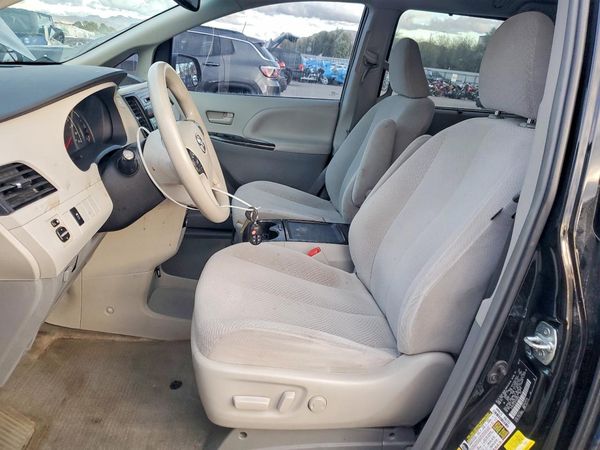 2013 TOYOTA SIENNA