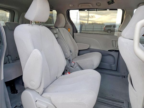 2013 TOYOTA SIENNA
