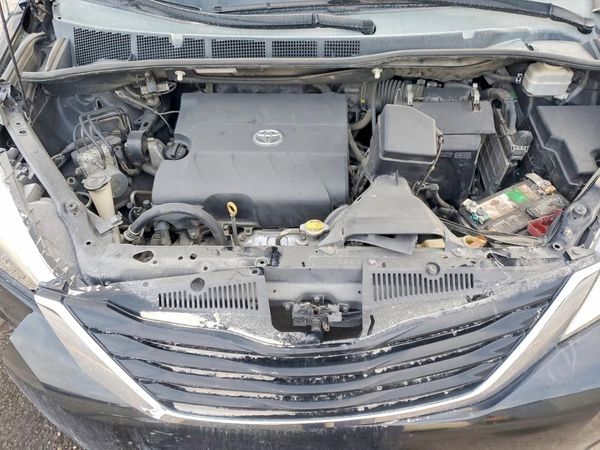 2013 TOYOTA SIENNA
