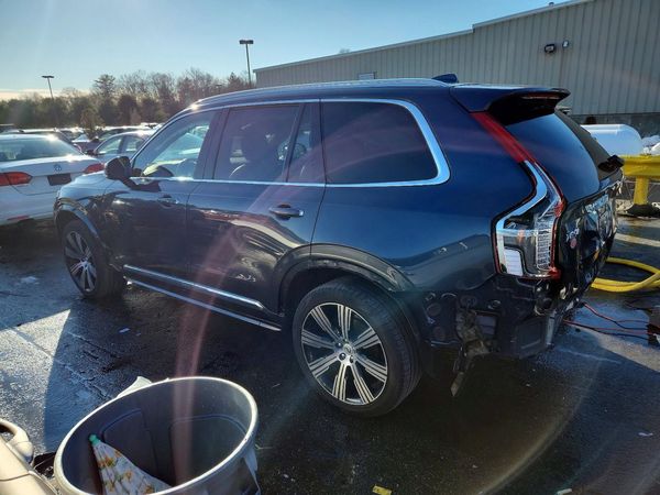2022 VOLVO XC90