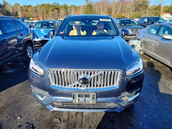 2022 VOLVO XC90