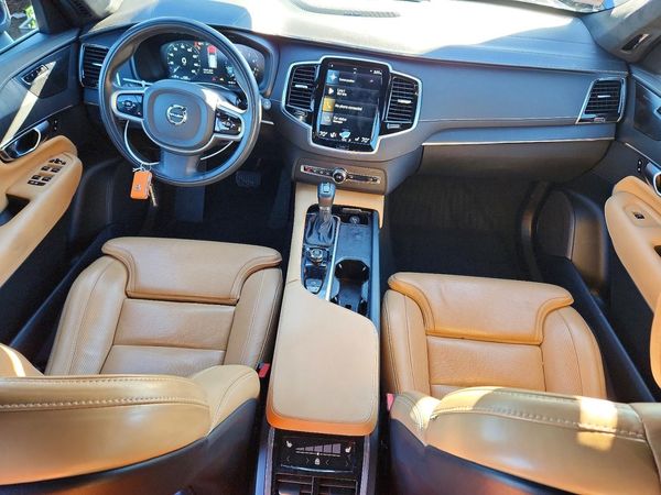 2022 VOLVO XC90
