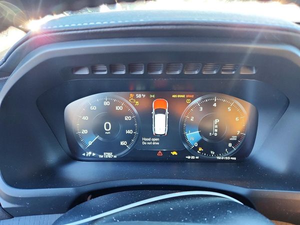 2022 VOLVO XC90