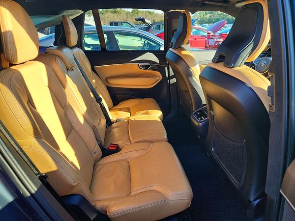 2022 VOLVO XC90