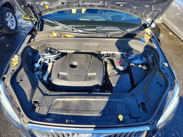 2022 VOLVO XC90