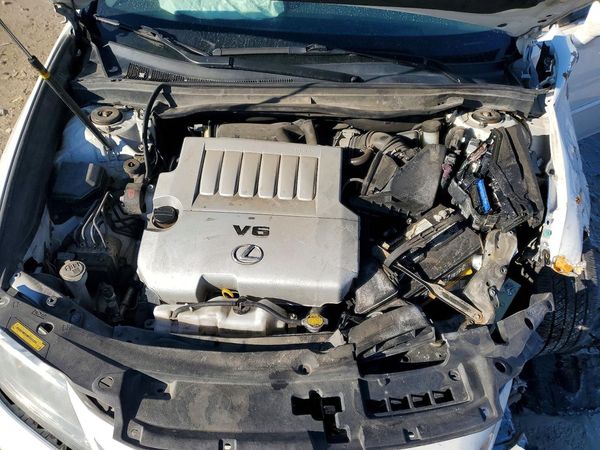 2013 LEXUS ES350 350 — Engine bay