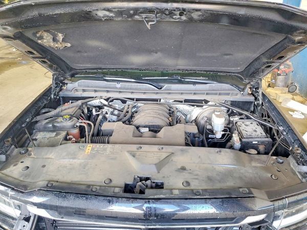 2018 CHEVROLET SILVERADO LTZ — Engine bay