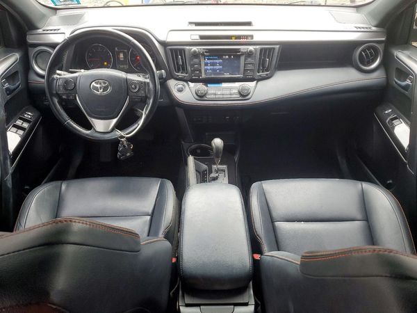 2018 TOYOTA RAV4 SE