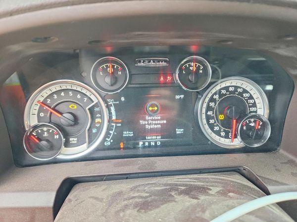 2014 RAM 1500 SLT CREW CAB 4X4